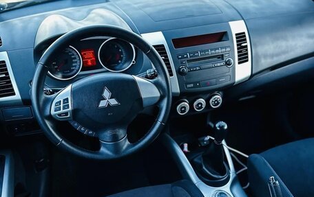Mitsubishi Outlander III рестайлинг 3, 2008 год, 1 050 000 рублей, 17 фотография