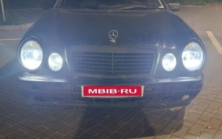 Mercedes-Benz E-Класс, 1997 год, 230 000 рублей, 1 фотография