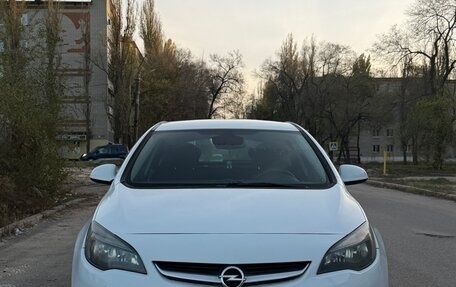 Opel Astra J, 2013 год, 670 000 рублей, 1 фотография