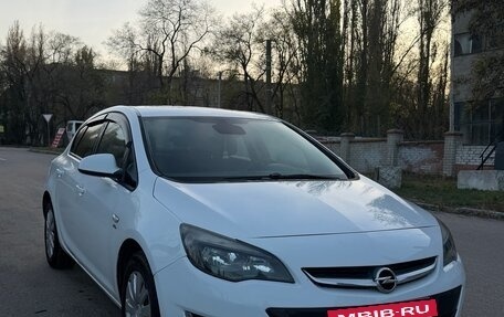 Opel Astra J, 2013 год, 670 000 рублей, 2 фотография
