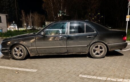 Mercedes-Benz E-Класс, 1997 год, 230 000 рублей, 3 фотография