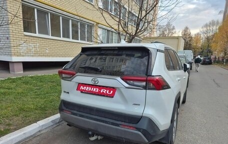 Toyota RAV4, 2021 год, 3 360 000 рублей, 2 фотография