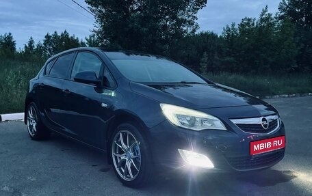 Opel Astra J, 2010 год, 750 000 рублей, 1 фотография