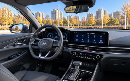 Hyundai Elantra, 2022 год, 1 740 000 рублей, 8 фотография