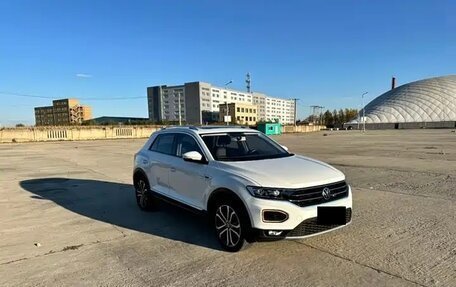 Volkswagen T-Roc I, 2022 год, 1 795 000 рублей, 2 фотография