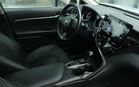 Toyota Camry, 2021 год, 2 990 000 рублей, 6 фотография