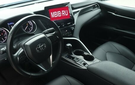 Toyota Camry, 2021 год, 2 990 000 рублей, 5 фотография