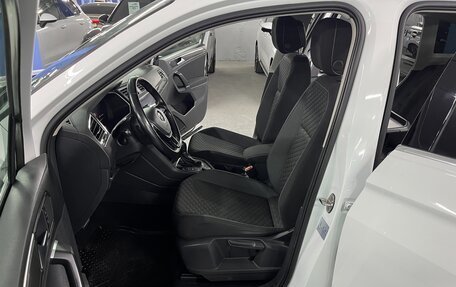Volkswagen Tiguan II, 2018 год, 2 359 000 рублей, 19 фотография