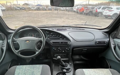Chevrolet Niva I рестайлинг, 2003 год, 289 999 рублей, 13 фотография