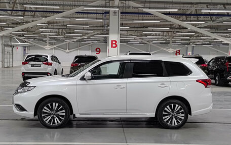 Mitsubishi Outlander III рестайлинг 3, 2022 год, 2 390 000 рублей, 12 фотография