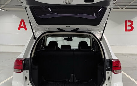 Mitsubishi Outlander III рестайлинг 3, 2022 год, 2 390 000 рублей, 14 фотография