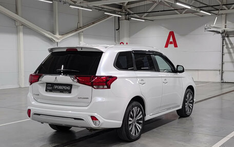 Mitsubishi Outlander III рестайлинг 3, 2022 год, 2 390 000 рублей, 9 фотография