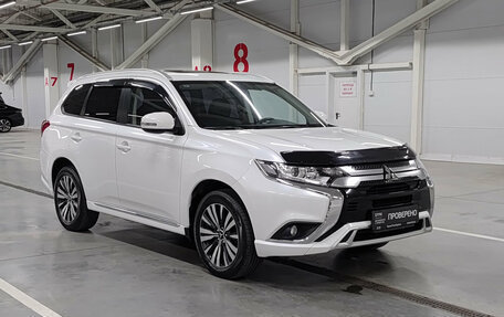 Mitsubishi Outlander III рестайлинг 3, 2022 год, 2 390 000 рублей, 7 фотография