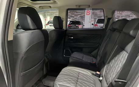 Mitsubishi Outlander III рестайлинг 3, 2022 год, 2 390 000 рублей, 16 фотография