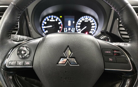 Mitsubishi Outlander III рестайлинг 3, 2022 год, 2 390 000 рублей, 24 фотография