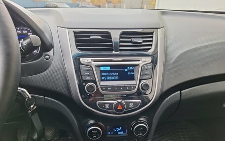 Hyundai Solaris II рестайлинг, 2016 год, 865 000 рублей, 17 фотография
