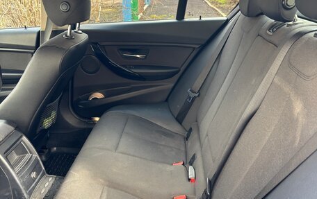 BMW 3 серия, 2018 год, 1 900 000 рублей, 12 фотография