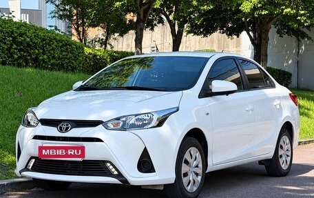 Toyota Yaris XP150 рестайлинг, 2022 год, 2 250 000 рублей, 2 фотография