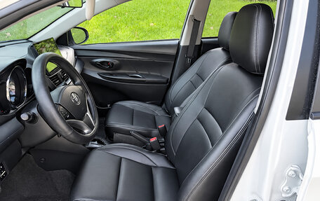 Toyota Yaris XP150 рестайлинг, 2022 год, 2 250 000 рублей, 8 фотография