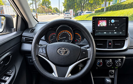Toyota Yaris XP150 рестайлинг, 2022 год, 2 250 000 рублей, 9 фотография