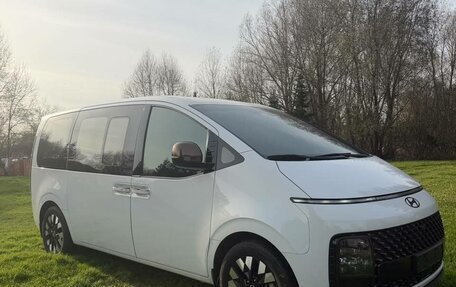 Hyundai Staria, 2024 год, 6 200 000 рублей, 2 фотография