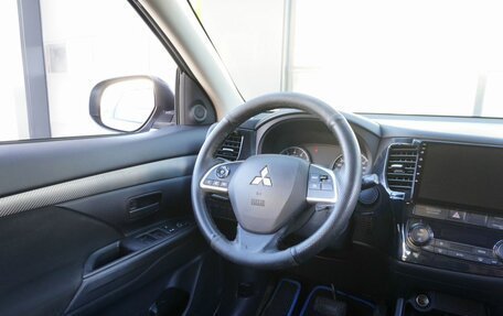 Mitsubishi Outlander III рестайлинг 3, 2012 год, 1 200 000 рублей, 13 фотография