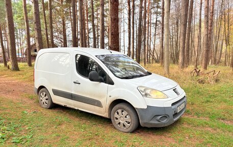 Peugeot Partner II рестайлинг 2, 2011 год, 380 000 рублей, 2 фотография