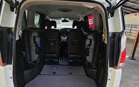 Nissan Serena IV, 2017 год, 1 680 000 рублей, 12 фотография