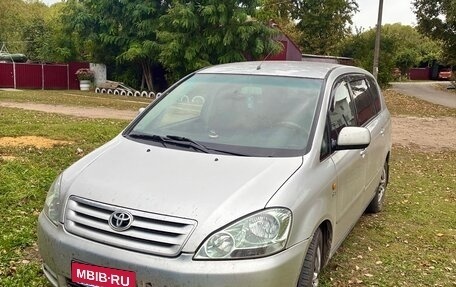 Toyota Avensis Verso I рестайлинг, 2003 год, 521 000 рублей, 3 фотография