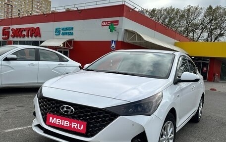 Hyundai Solaris II рестайлинг, 2021 год, 1 880 000 рублей, 1 фотография