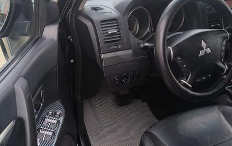Mitsubishi Pajero IV рестайлинг 2, 2011 год, 1 800 000 рублей, 3 фотография