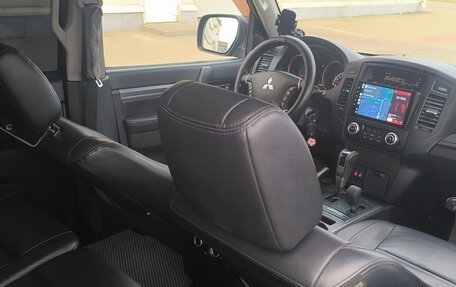 Mitsubishi Pajero IV рестайлинг 2, 2011 год, 1 800 000 рублей, 4 фотография