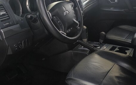 Mitsubishi Pajero IV рестайлинг 2, 2011 год, 1 800 000 рублей, 12 фотография