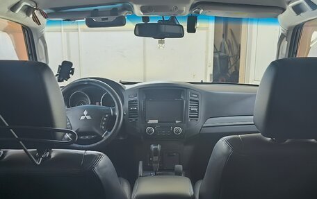 Mitsubishi Pajero IV рестайлинг 2, 2011 год, 1 800 000 рублей, 13 фотография
