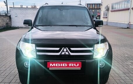 Mitsubishi Pajero IV рестайлинг 2, 2011 год, 1 800 000 рублей, 11 фотография