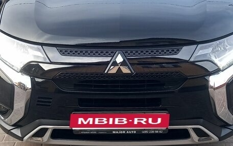 Mitsubishi Outlander III рестайлинг 3, 2022 год, 2 850 000 рублей, 3 фотография