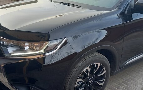 Mitsubishi Outlander III рестайлинг 3, 2022 год, 2 850 000 рублей, 10 фотография