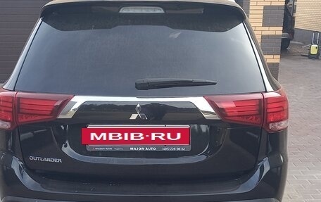 Mitsubishi Outlander III рестайлинг 3, 2022 год, 2 850 000 рублей, 9 фотография