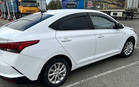 Hyundai Solaris II рестайлинг, 2021 год, 1 880 000 рублей, 5 фотография