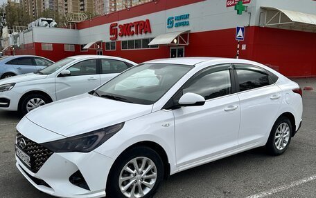Hyundai Solaris II рестайлинг, 2021 год, 1 880 000 рублей, 2 фотография