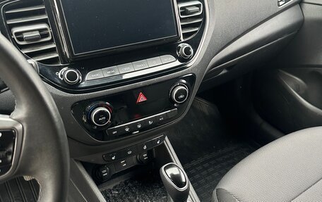 Hyundai Solaris II рестайлинг, 2021 год, 1 880 000 рублей, 9 фотография