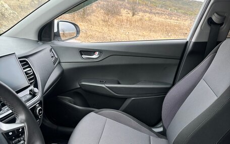 Hyundai Solaris II рестайлинг, 2021 год, 1 880 000 рублей, 10 фотография