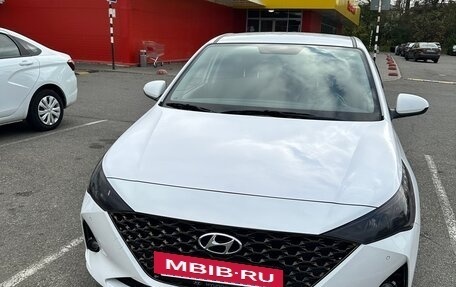 Hyundai Solaris II рестайлинг, 2021 год, 1 880 000 рублей, 3 фотография