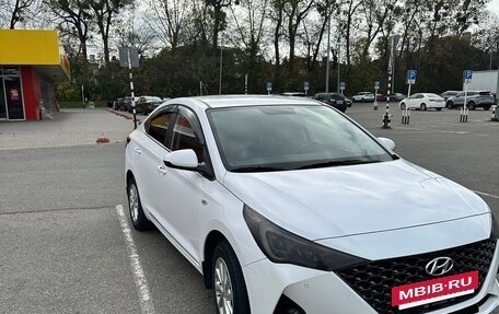 Hyundai Solaris II рестайлинг, 2021 год, 1 880 000 рублей, 4 фотография