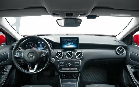 Mercedes-Benz A-Класс, 2017 год, 1 799 000 рублей, 9 фотография