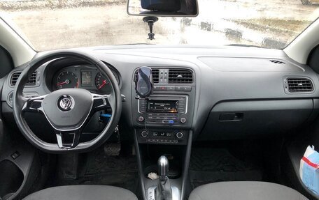 Volkswagen Polo VI (EU Market), 2017 год, 1 490 000 рублей, 2 фотография