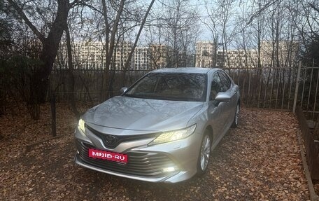 Toyota Camry, 2018 год, 2 600 000 рублей, 1 фотография