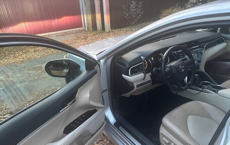 Toyota Camry, 2018 год, 2 600 000 рублей, 6 фотография