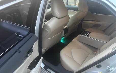 Toyota Camry, 2018 год, 2 600 000 рублей, 16 фотография
