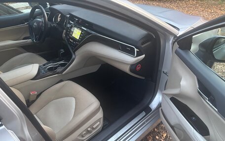 Toyota Camry, 2018 год, 2 600 000 рублей, 12 фотография